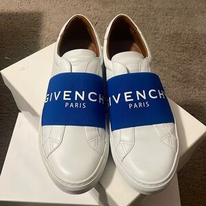 Lightly used givenchy Urban Street Sneaker